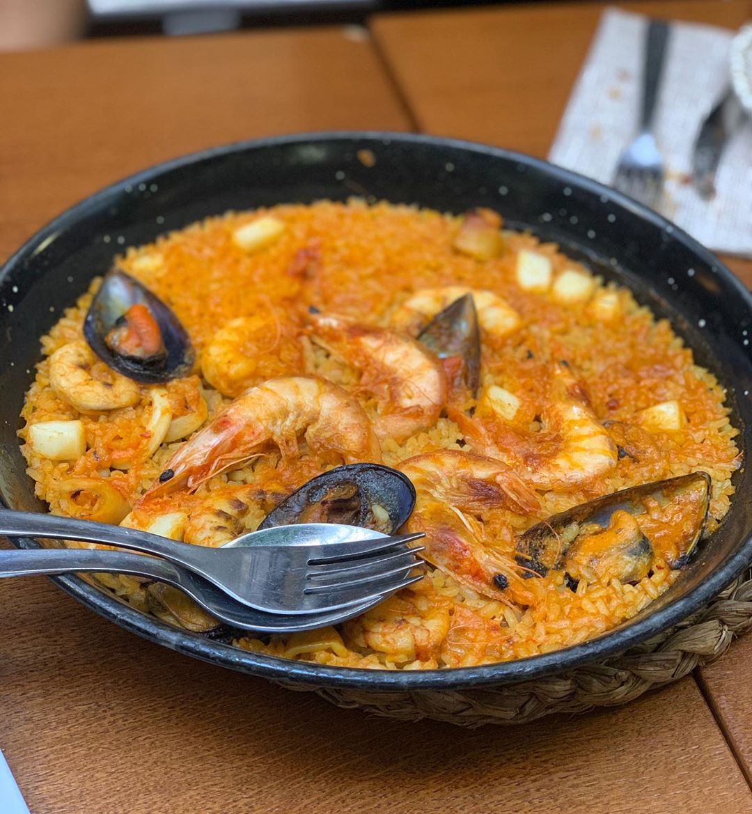 Pasajetapas's tweet photo. Damos la bienvenida a noviembre con una de nuestras deliciosas paellas, porque lo bueno no pasa de temporada. 🥘

#bienvenidonoviembre #holanoviembre https://t.co/ganWmD3QRs