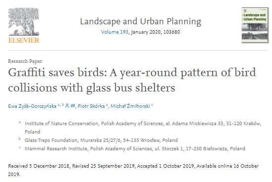 A veces los graffitis salvan aves.
-> Cuando evitan que este tipo de paradas de autobús sean transparentes.
Una investigación desarrollada en Polonia:
sciencedirect.com/science/articl…