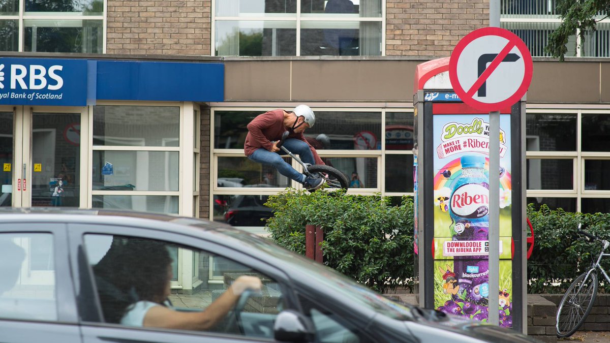 #trialstuesday

Hedge man Mike

#trials #trialsunicycling #unicycletrials #trialsbike #streettrials #trialsbiking #trialsriding #unicyclelife #ukunicycling #cambridge