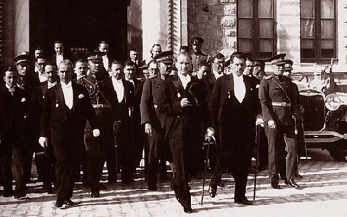 SMproductiongr's tweet photo. #29Ekim 🇹🇷 Cumhuriyetimizin 96. kuruluş yıl dönümü kutlu olsun! https://t.co/uwcMB9zHjy