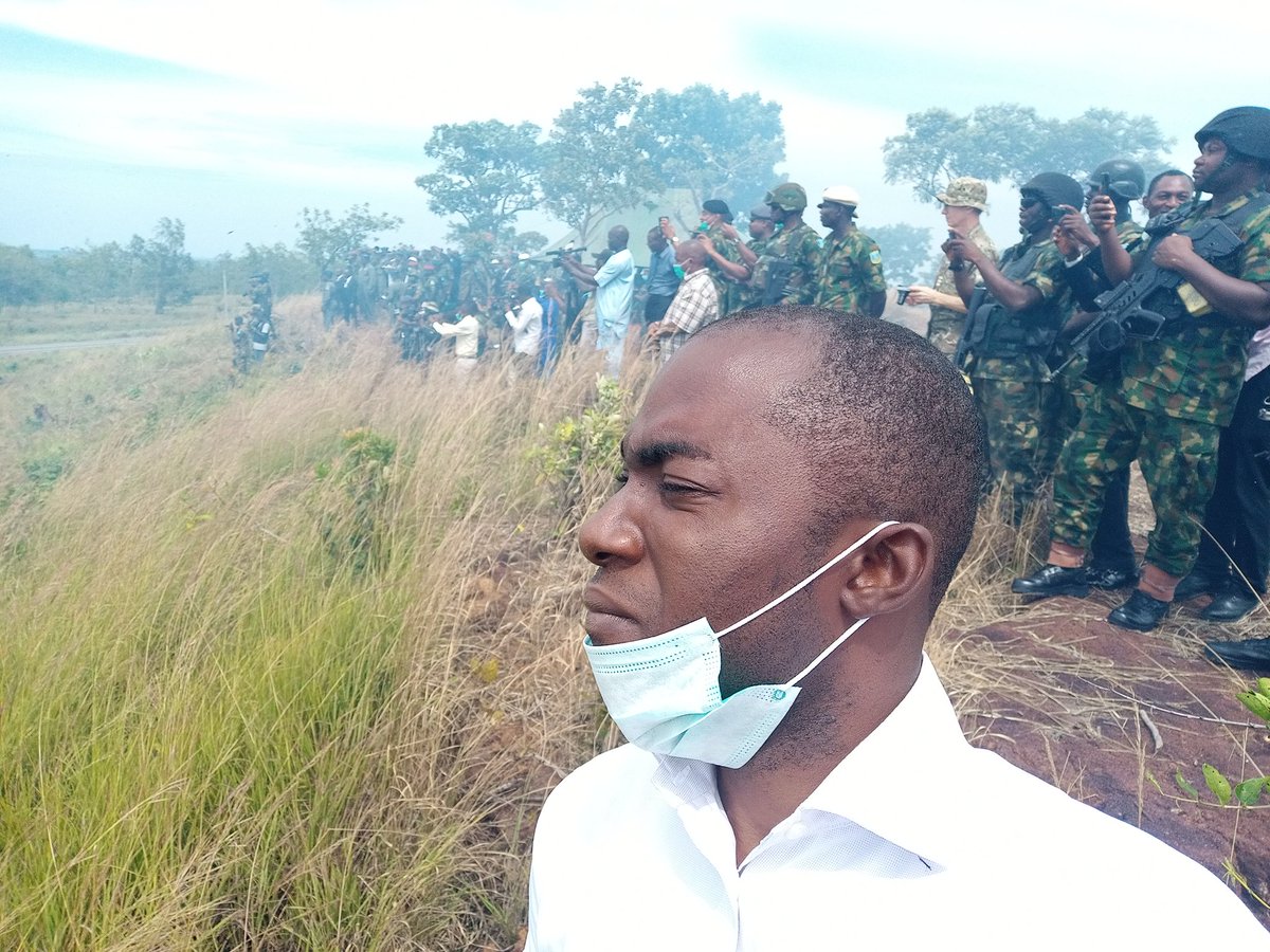 AkendeTesem's tweet photo. The war against armed banditry, kidnapping and cattle rustling has been taken to the dreaded Kaduna-Birnin Gwari highway. 
The show of force by personnel of the Air force was a sight to behold. 
I was on the team!
Story already running on your darling  station, TVC News. https://t.co/N3DkbSfGFn