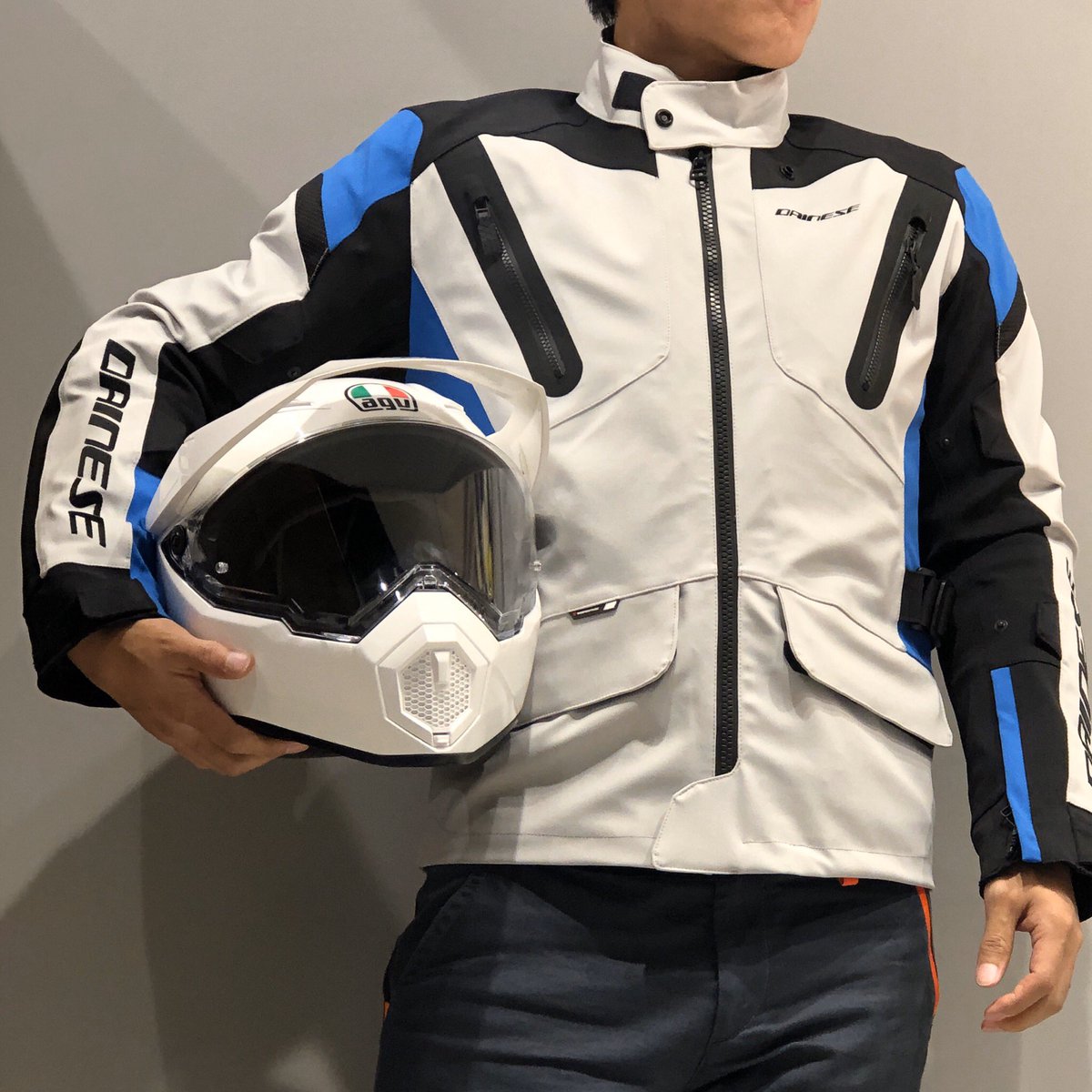 TONALE D-DRY JACKET 76,900 円(本体価格) AGV AX9 WHITE 69,000 円 
