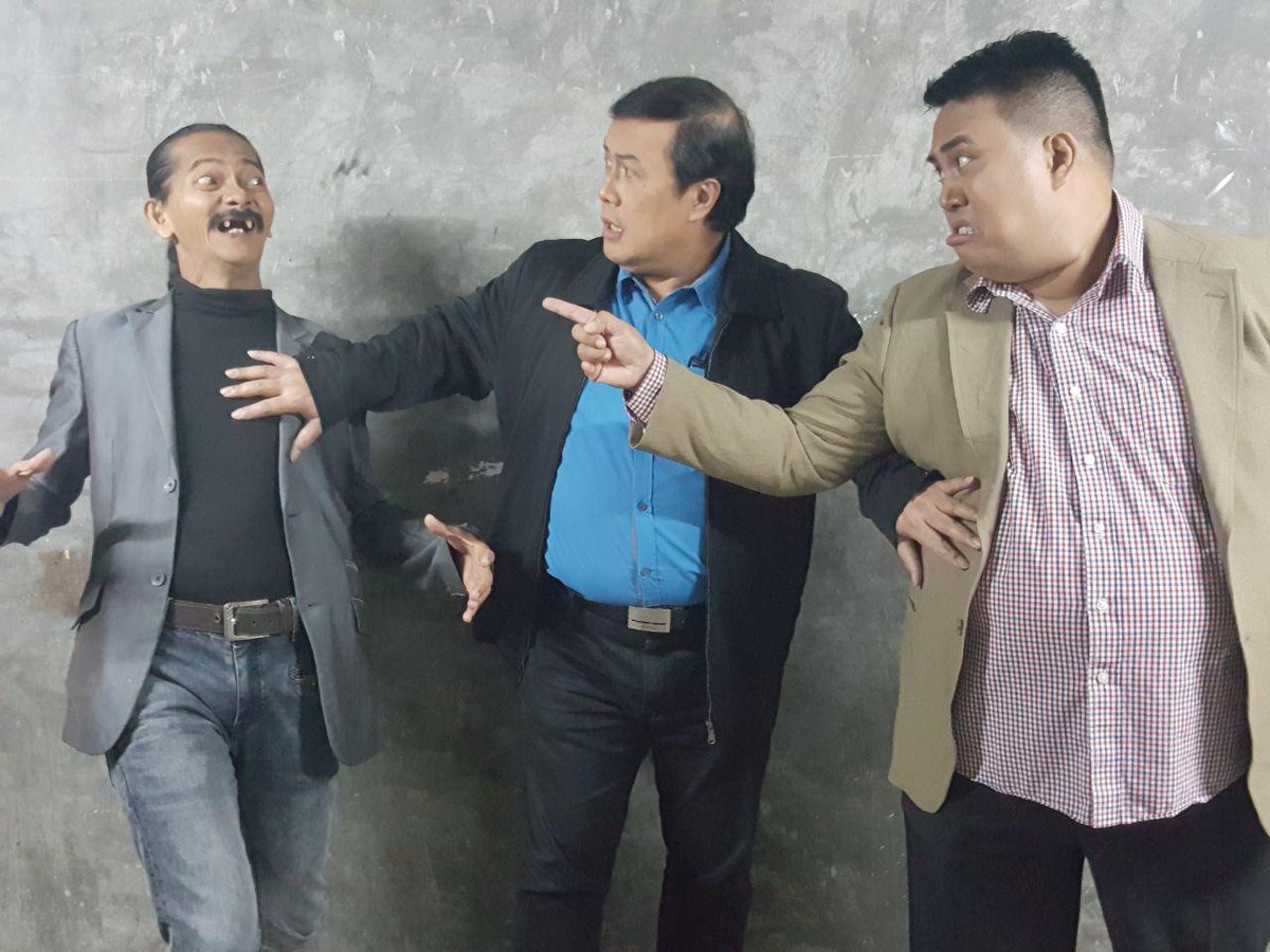 EbcFilms's tweet photo. Ilang oras nalang rarampa na sa ating red carpet #GUERRERODOSPREMIERE night, ang ating mga bida! May pasilip na nga sila eh! 👇👇👇😉 https://t.co/rqoLGJTWN3