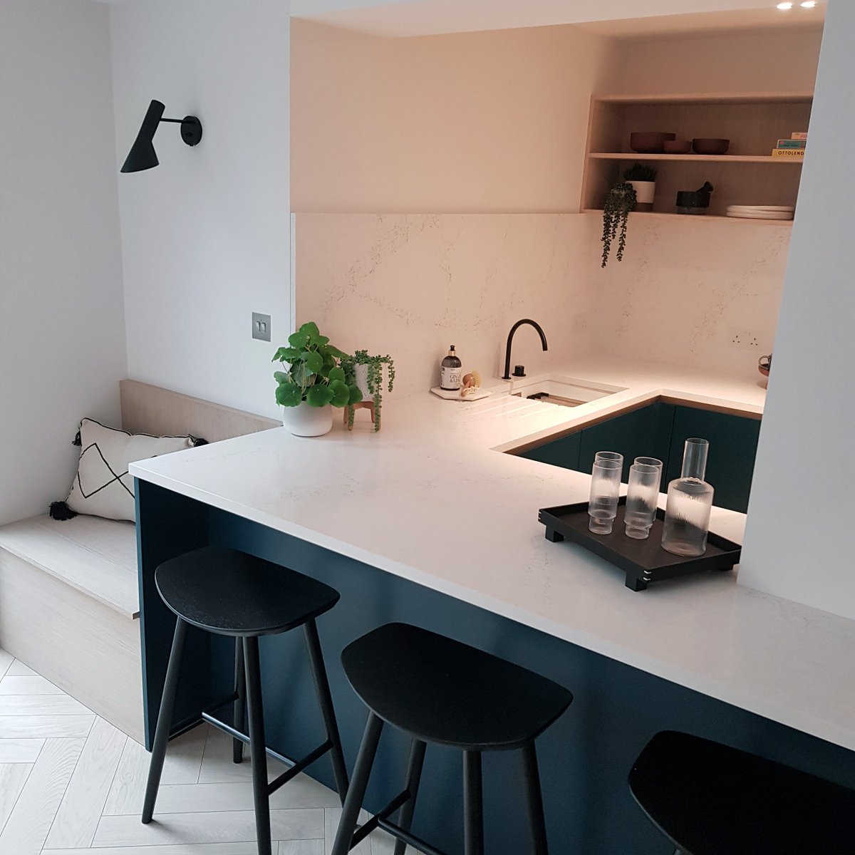 CRLstone's tweet photo. Harris and Home maximised the space in this project by creating a stunning U-shaped kitchen complete with breakfast bar. The base units are finished with @FarrowandBall Hague Blue paint which complements the CRL Quartz Statuario Bianco worktops perfectly.
#ushapekitchen #kitchen https://t.co/YCJDTlMqzU