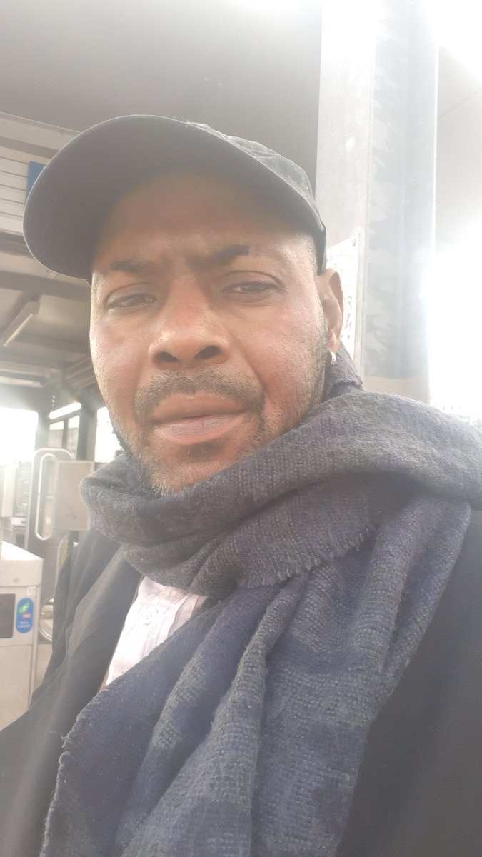 DPapalove's tweet photo. Bonjour départ à la recherche de job https://t.co/MSOsPIT7dI
