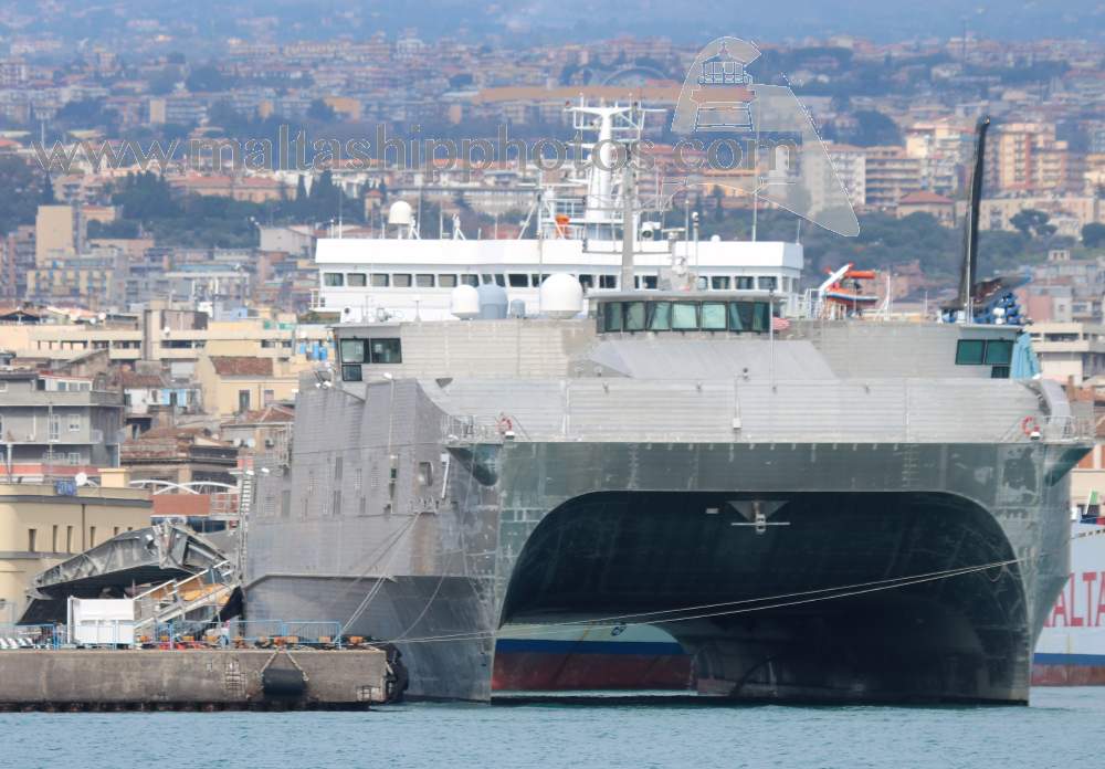 ShipsInPics's tweet photo. Thanks for the mention! Shipguru: #TEPF7 #USNS #CARSON #CITY berthed at #Porto di #Catania, #Sicily - 09.03.2018 - https://t.co/mHD2qaFt3w ShipsInPics worldshipsoc WarshipPorn warshipworld WarshipsIFR austal https://t.co/bP9kKq6Oa9