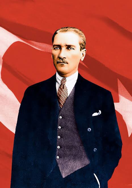 20. yüzyılın en şanlı mücadelesi olan Milli Mücadele’yi cumhuriyetle taçlandıran Mustafa Kemal Atatürk ve silah arkadaşlarını  saygıyla anıyorum. 29 Ekim Cumhuriyet Bayramımız kutlu olsun.