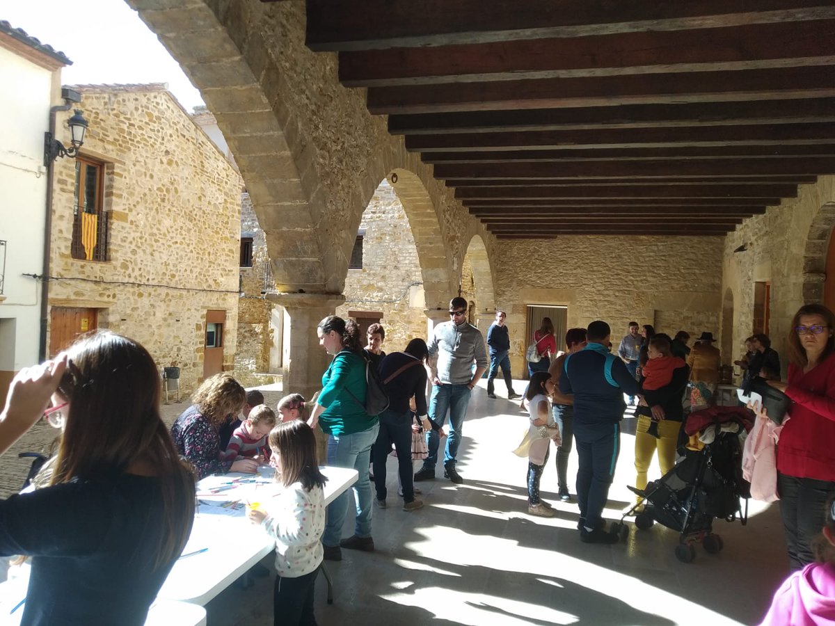 AjBenassal's tweet photo. 🤗 Els més menuts gaudeixen en el Mes de l'Avellana de Benassal 🤗
https://t.co/Ici95B9uS2
#benassal #mesavellana #turisme #gastronomia #cosesquefer #activitats #castello #economia #altmaestrat #turismerural #turismegastronomic https://t.co/vvo7HRDWDa