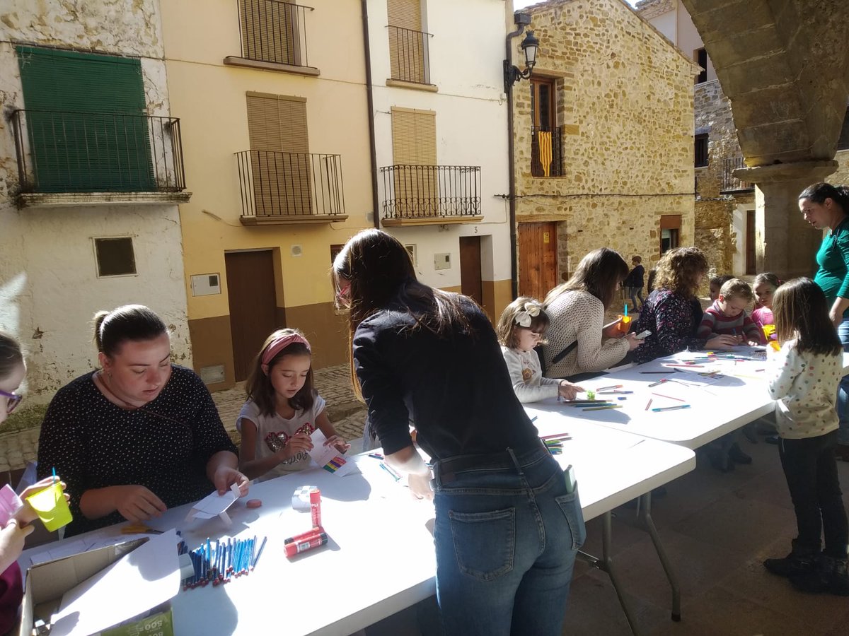 AjBenassal's tweet photo. 🤗 Els més menuts gaudeixen en el Mes de l'Avellana de Benassal 🤗
https://t.co/Ici95B9uS2
#benassal #mesavellana #turisme #gastronomia #cosesquefer #activitats #castello #economia #altmaestrat #turismerural #turismegastronomic https://t.co/vvo7HRDWDa