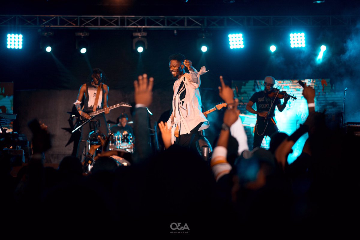 ordinaryandart's tweet photo. A show for the ages! 💥#johnnysroomlivelagos 
Thank you for blessing us to good music @johnnydrille 🎶
Thread! 👇🏾

#OrdinaryandartEvents https://t.co/5Jd87Jl3tP