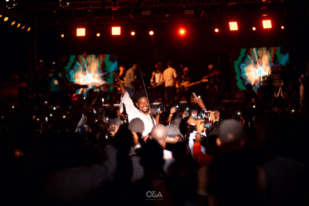 ordinaryandart's tweet photo. A show for the ages! 💥#johnnysroomlivelagos 
Thank you for blessing us to good music @johnnydrille 🎶
Thread! 👇🏾

#OrdinaryandartEvents https://t.co/5Jd87Jl3tP