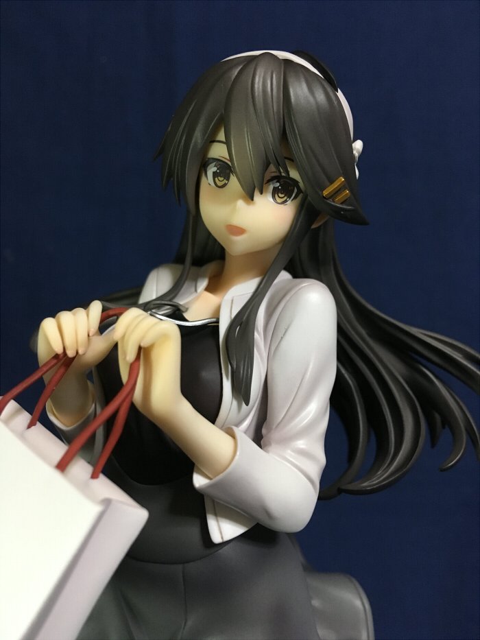 これは榛名が提督とのデートに浮かれすぎてうっかりブラつけ忘れとかそういう…? とにかくお顔めっちゃ可愛いし、ヘアピンやカチューシャ、小物もGOODデス。うーん可愛い 