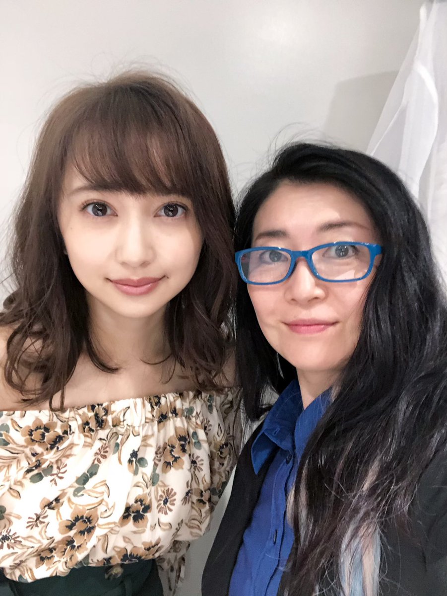 江藤あや ブスの瞳に恋してる19 Fodで第7話配信中です オフショット写真 Naotoさん演じる鈴野理の元カノ役 小宮有紗 さんと Voice Maxの看板 アリスにはほんとビックリさせられます まさかの展開に目が離せません とてもキュートで素敵な