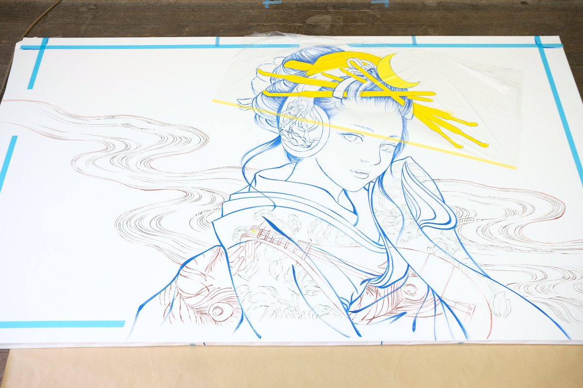 田村吉康 Tamura Yoshiyasu 見立て弁天制作過程 第2日目 絵を床に置きグロスポリマーメディウム50 溶液を エアブラシで吹き付けて絵を濡らしカドミウム赤と黄をたらし込み 霧吹きで水を撒いて暈す 第一層なので細かめに 簪部分も同様にトランスペアレント