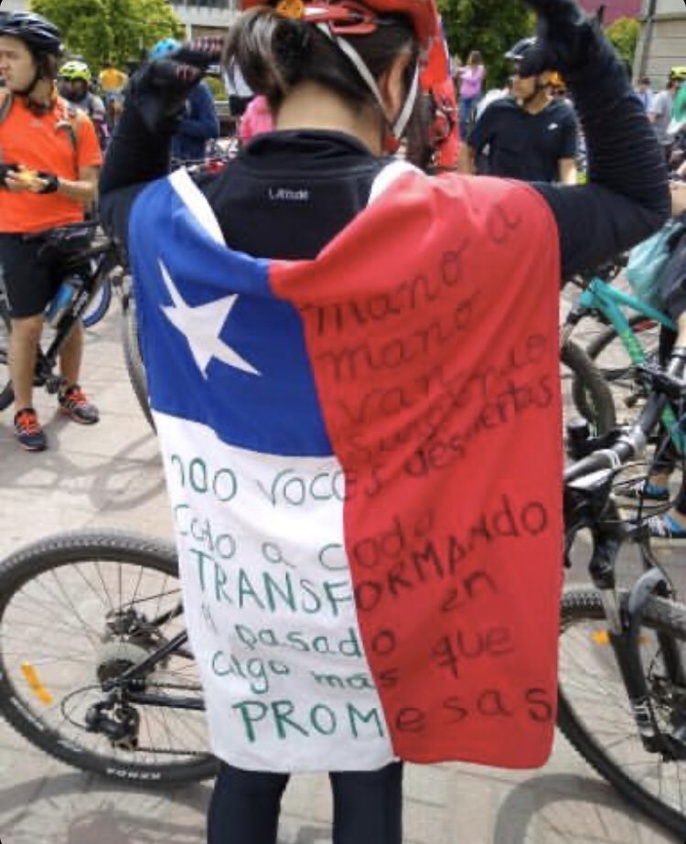 Nos llegan estas imágenes desde Chile. Es hora de cambiarlo todo! #ChileEnRebeldía
