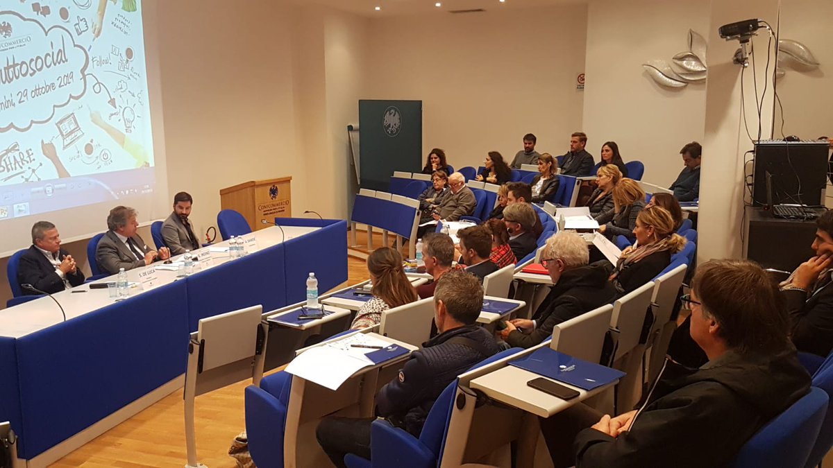 #ConfcommercioRN oggi è... #Tuttosocial ! Giornata di formazione per approfondire le opportunità e i rischi dei social e valorizzare così il nostro brand con il Direttore Comunicazione e Immagine di #Confcommercio , <a href="/SergioDeLuca_/">Sergio De Luca</a> e <a href="/AndreaDanese/">Andrea Danese</a> di Publisoftweb!