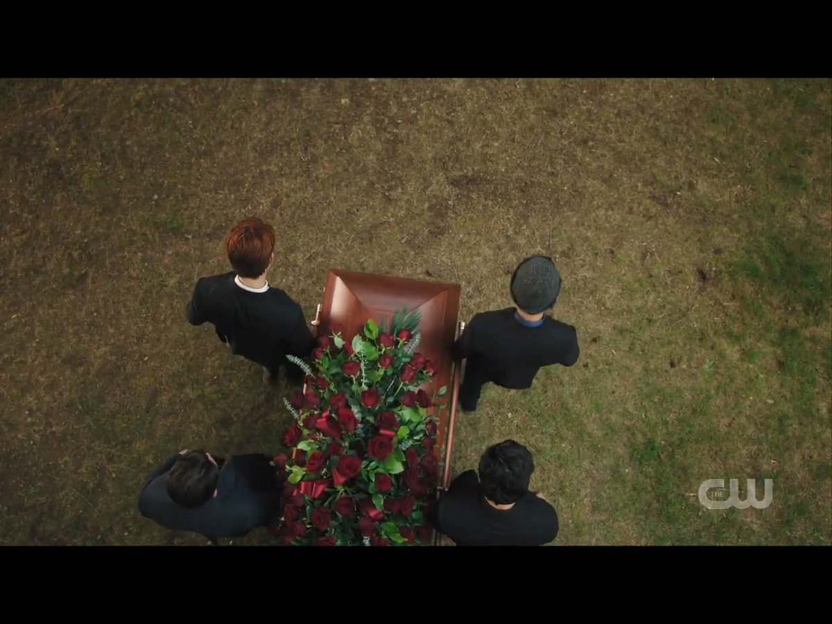 Masyta2234's tweet photo. Нет, я не плачу, это просто слезы
2x01 - 4x01
#Riverdale #RiverdaleSeason4 https://t.co/L7VoExMnZr