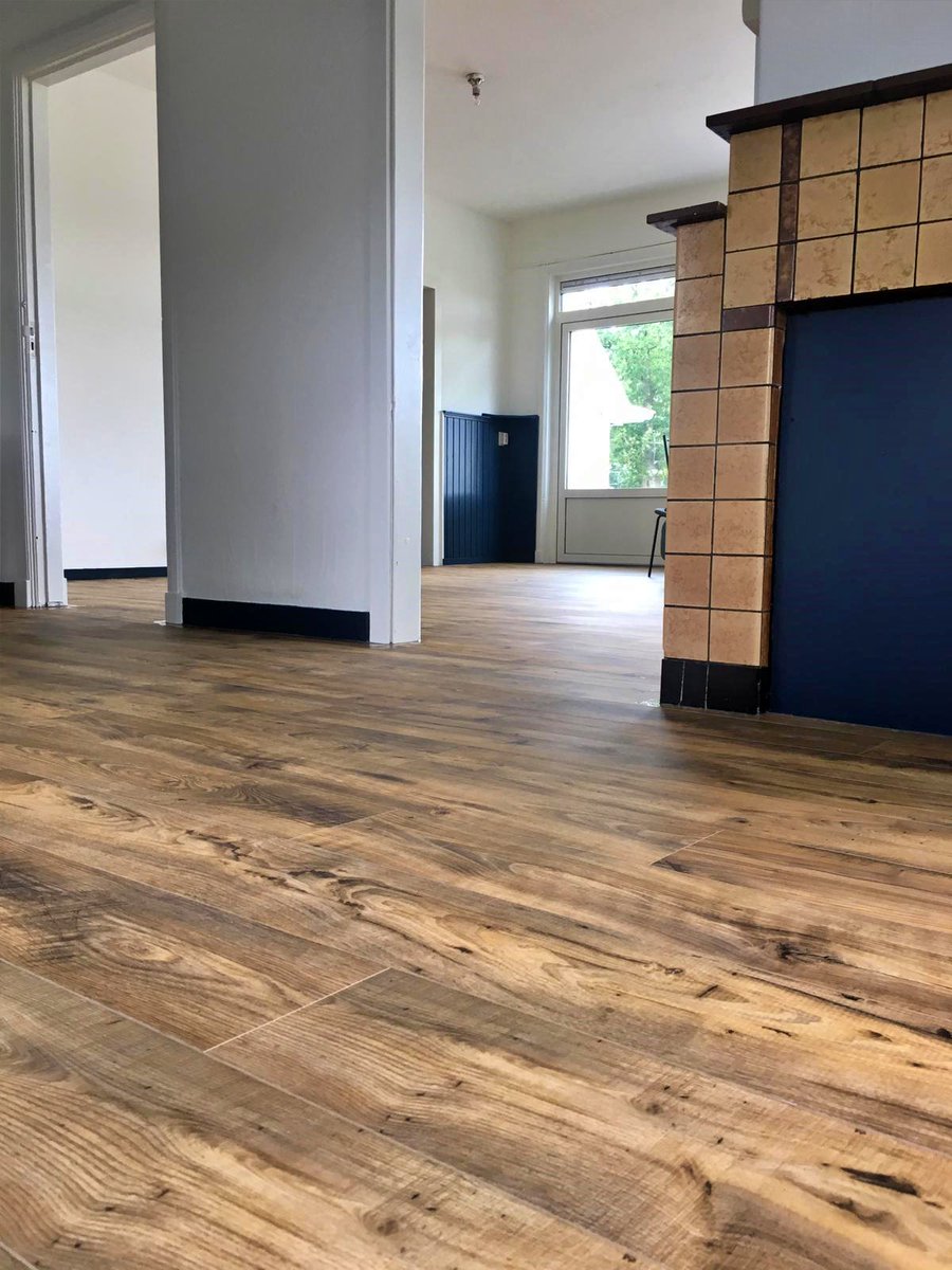 schuilingwonen's tweet photo. Zo! 't Oude Tolhuis in #Peize ligt er weer strak bij met deze #quickstep #livyn vloer. 👌
https://t.co/B1qUjH6ynf https://t.co/vyxrdK5J4k