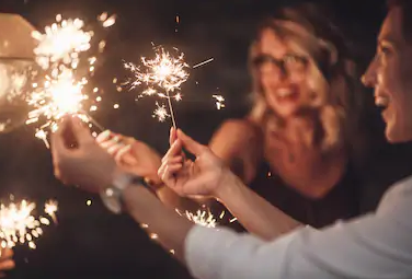 FirstAid4LessUK's tweet photo. Yes, that's right, its nearly that time of year again... #bonfirenight π₯ππ₯π! Lots of #fireworknights are happening this weekend and sadly accidents can happen so make sure you are fully stocked up with #burns #firstaid. Order yours today β‘οΈ https://t.co/nFEtQ5uEcW https://t.co/7AazPP8aYW