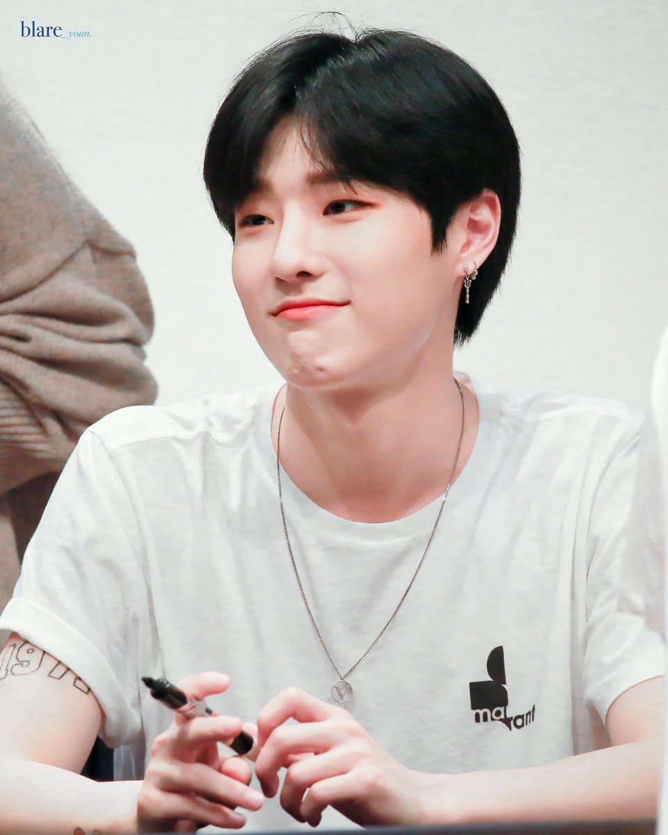 𝐛𝐥𝐚𝐫𝐞_𝘺𝘰𝘶𝘯. tweet media