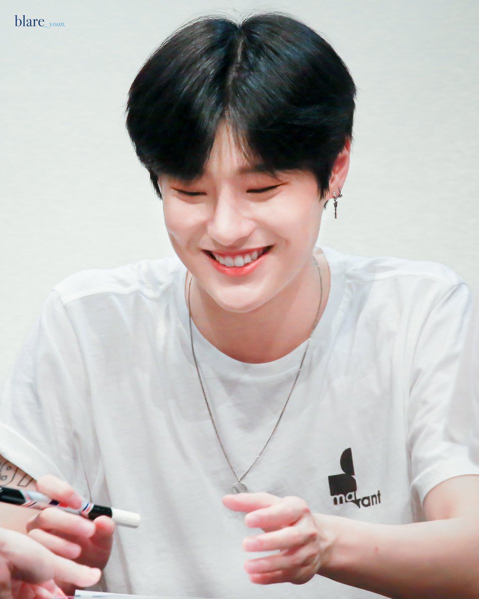 𝐛𝐥𝐚𝐫𝐞_𝘺𝘰𝘶𝘯. tweet media