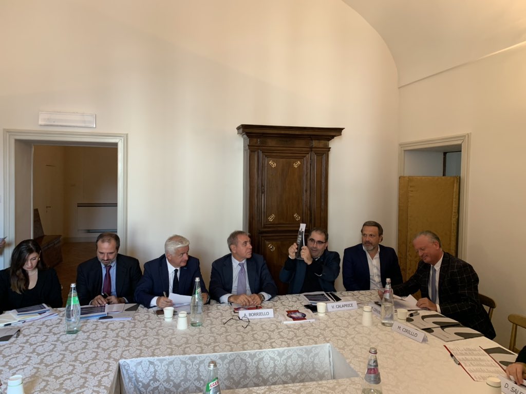 ICompetitivita's tweet photo. @MichelePierri modera 🗣 la discussione al terzo tavolo di lavoro di #Ores2019. Qui i partecipanti al dibattito  si confrontano sul tema della Blockchain ⛓ . Quale ruolo ha l’Italia in Europa? https://t.co/ezTWtCUCvW