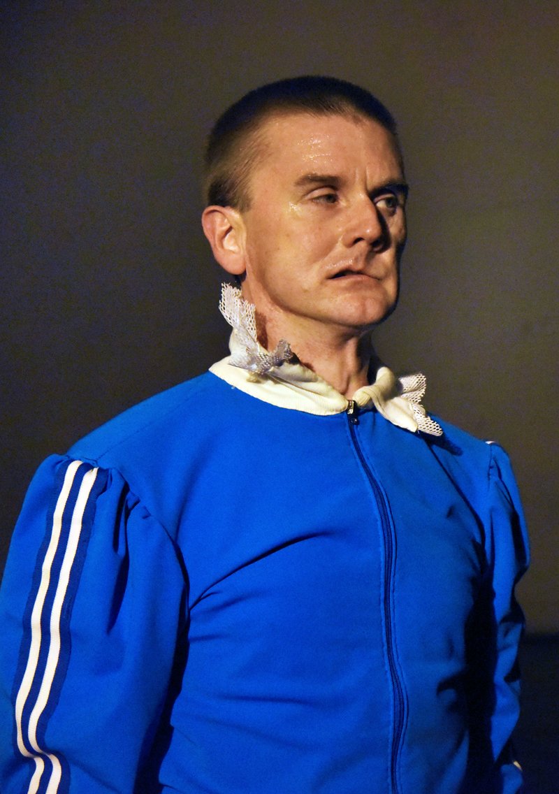 Vielä ehtii! Kaksi esitystä jäljellä.
Nina Renvall &amp; Jouni Järvenpää: Chasing Butterflies in Unequal Time
Ke 30.10. klo 19
La 2.11. klo 19
Liput 15/8€
lippuvaraukset: info(at)barkerteatteri.fi
📷: Reino Koivula  #läntinentanssinaluekeskus #tanssintiedotuskeskus #tanssi