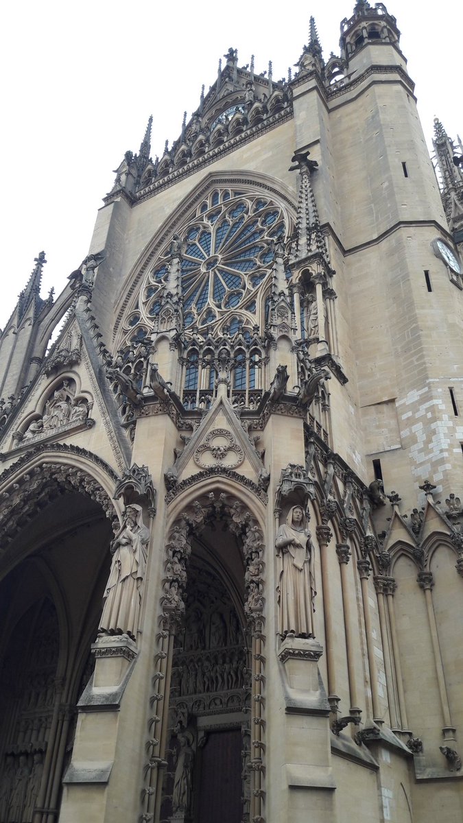 Merveilleuse visite de la cathédrale de Metz, riche d'histoire et de beauté. #JOCNARELA