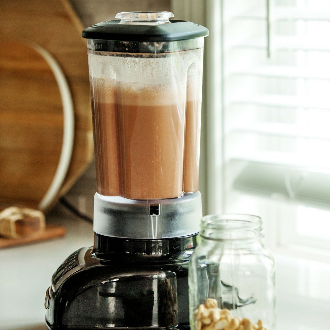 simplicityjenn's tweet image. Your body is brilliant ladies. It needs you to feed it foods that support you, not foods that fog your system &amp;amp; cause you distress. 

Try this Cinnabun Smoothie from #TheSimplicityBody Cookbook for a fall inspired meal!

#thesimplicityproject #nourish #smoothie