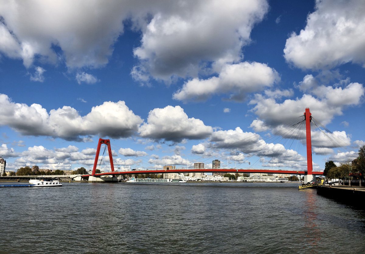 De mooie Rotterdamse #bruggen in fraai wolkendecor  @EdAldus @RotterdamInfo @Havenloods @010byday @mrmiddendorp @WNLVandaag @BuienRadarNL @mooieluchten @MustSee010 @MustSeeHolland @RDStad @Rotterdamfoto @Mooi_Rotterdam