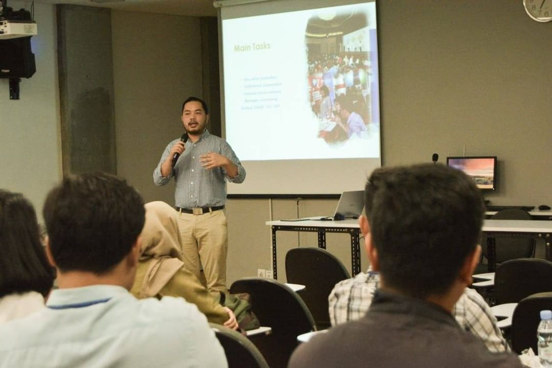 ialfedu's tweet photo. IALF Surabaya dan Nuffic Neso mengadakan acara Holland Alumni Sharing Session "How to choose best-fit university and major in the Netherlands?" pada tanggal 17 Oktober 2019 di IALF Surabaya. Info event-event selanjutnya, silahkan follow akun IALF @ialfedu #IALF #studyabroad https://t.co/JatI73MHGh