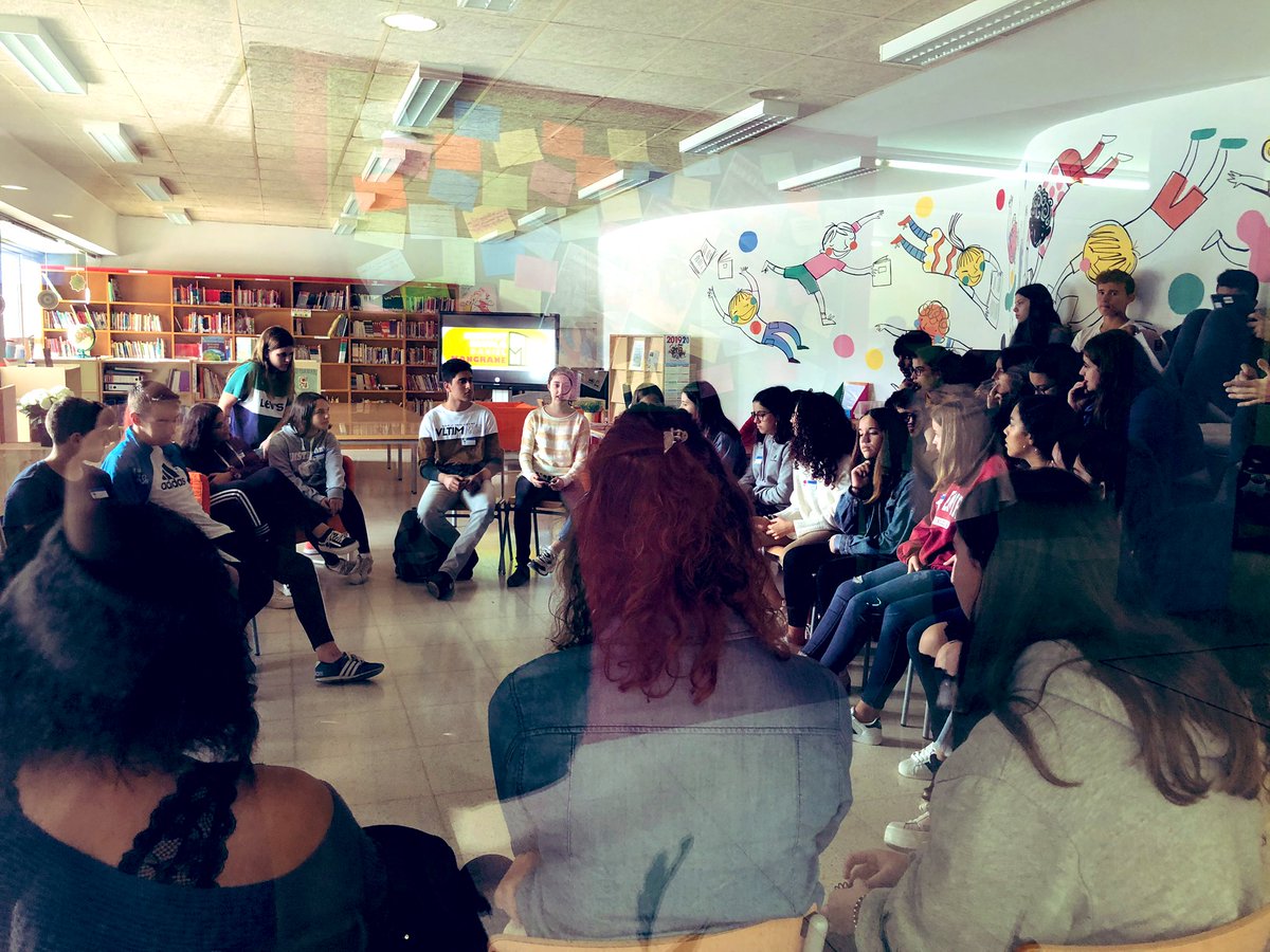 edcampCAT's tweet photo. De què parla l’alumnat als primers debats de l’@EdCampTEbre?
📐📝Metodologies d’aprenentatge 🌱 Jovent i canvi climàtic 🗣 Parlem de sexualitat als instituts? 🤽🏼‍♀️🎼🎭 Música, arts i esports a les nostres escoles. https://t.co/cBcZ4pXDom