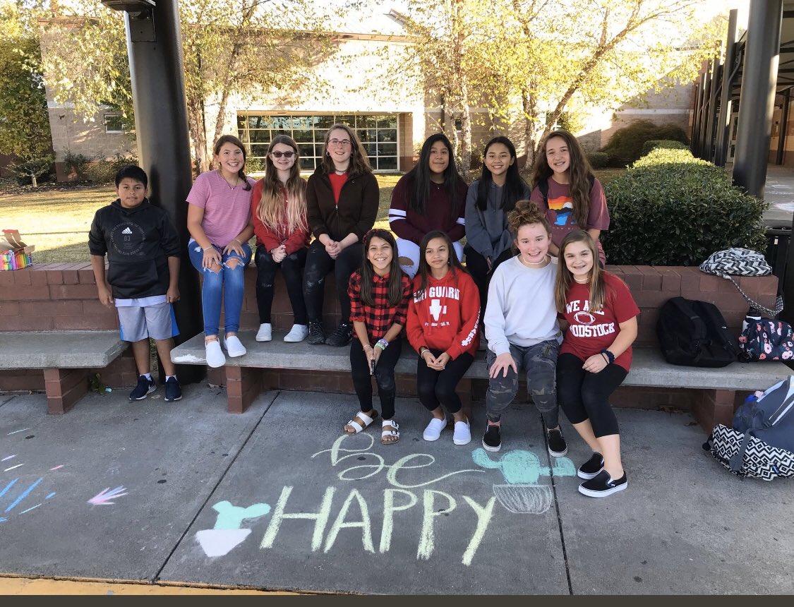 pamela_estesMES's tweet photo. Kids sending the best kind of messages to their @WoodstockMS family. #WMSfam #CCSDcares #WMSpack #howl @CherokeeSchools https://t.co/dpr77KBVVO