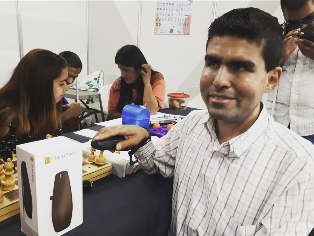 👆🏻Disfruta la lectura en braille y audio

👆🏻Elimina las barreras de acceso a la información escrita

👆🏻Más de 8000 libros en braille y audio

👆🏻 5 horas de lectura continua y en sólo 1 hora carga máxima

👆🏻 145 gr de peso y 135x46x38 mm 
.
Te informamos 👉🏻wa.me/34634137200