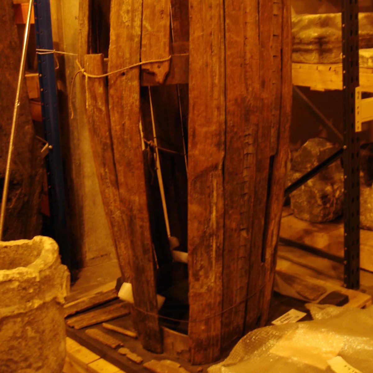 readingmuseum's tweet photo. From the #RMStore:
Archaeologists rarely find wooden artefacts. Depending on their burialsโ conditions, they often reduce to dust, coal, or humus โ mineralising back into the earth they came from.
It makes this Roman wine barrel, unearthed at Silchester, a pretty special find. https://t.co/zM67ngdvfe