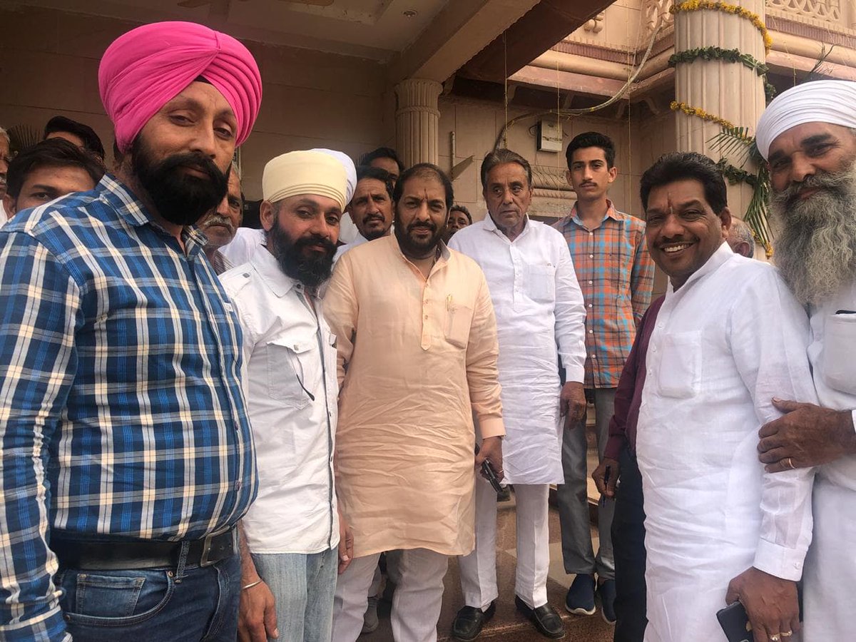 gobindkandaHLP's tweet photo. श्री बाबा तारा कुटिया और अग्रवाल सेवा सदन स्थल में गौवर्धन पूजा के अवसर पर अन्नकूट का प्रसाद वितरित किया गया।हजारों श्रद्धालुओं ने श्री बाबा तारा जी की समाधी पर शीश नवाया व अन्नकूट का प्रसाद ग्रहण किया। मैंने श्रद्धालुओं से मुलाकात की व उन्हें त्यौहारों की शुभाकामनाएं दी। https://t.co/lNFaIaa1NJ
