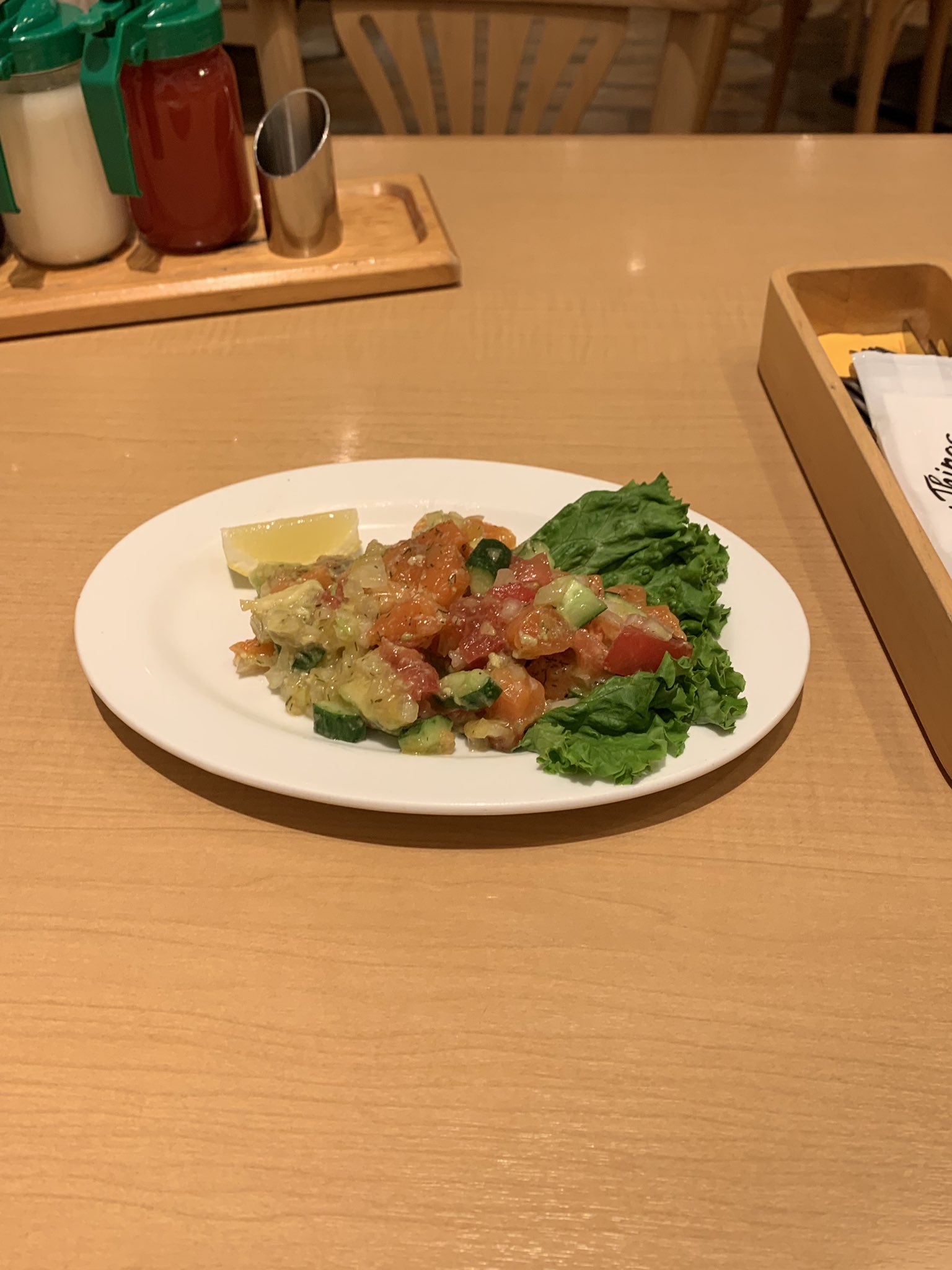 自由気ままに更新する柚紗 久しぶりのエッグスシングスなう 初めてロミロミサーモン食べた 凄く美味しかった O ロコモコ丼も美味しかった 店内ハロウィン仕様だ さいたま新都心コクーンシティ 久しぶりの エッグスシングス 夜ご飯