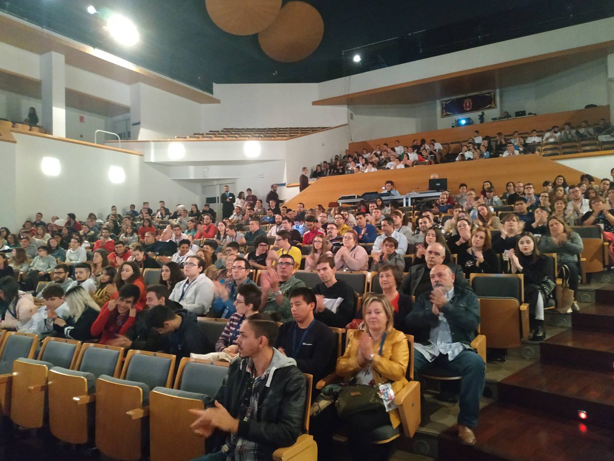 culinariaclm's tweet photo. Todo N modelo el @BasqueCulinary en innovación, #formacion y #compromiso, pero sobre todo una gran inspiración para el empoderamiento de la profesión de #castillalamancha, de hoy y mañana en una platea llena. UN LUJAZO!!! https://t.co/jPmOJlOLy0