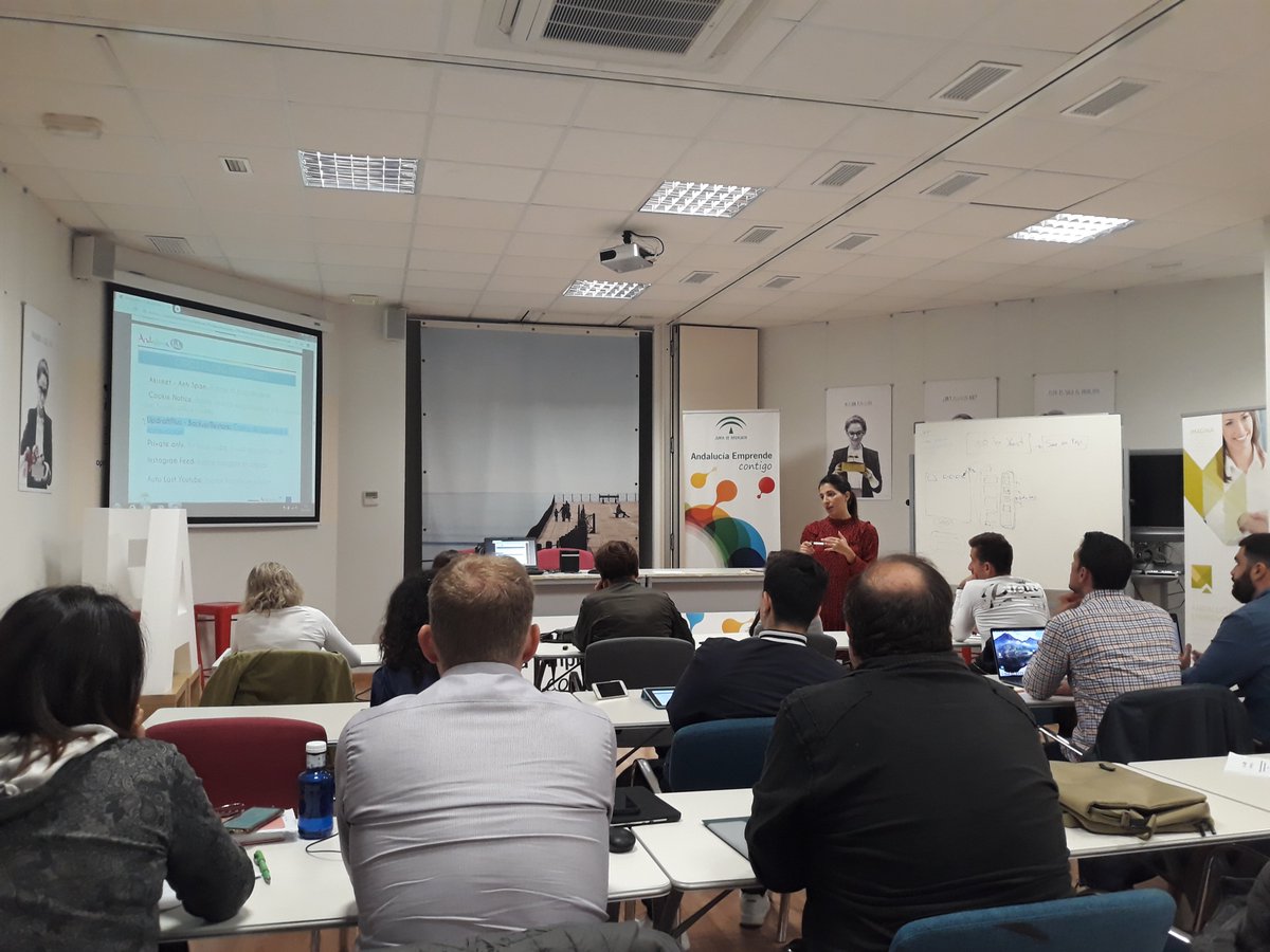 cadehuelva's tweet photo. Segunda sesión del monográfico de contenidos de @andalucialab con @sepulima en #CadeHuelva. Ahora aprendiendo sobre plugins
#SomosEmprende https://t.co/eeLfy0oNWK