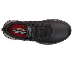 DeportesPAlvite's tweet photo. Superficie de pel lisa, plantilla MEMORY FOAM e sola antideslizante. Así son as 'Sure Track Erath' de @SkechersSpain. Ven e descúbreas en @DeportesPAlvite, a túa tenda de deportes en Santa Comba e Vimianzo. https://t.co/dFenrE7DqO