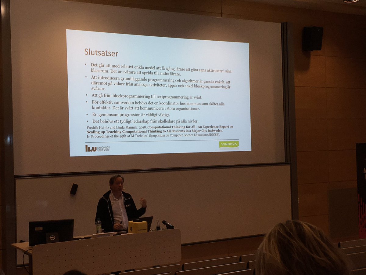 Steget från blockprogrammering till textprogrammering är stort. Fredrik Heintz på #digdag2019 #grönakron <a href="/AVMKron/">AV-Media Kronoberg</a>