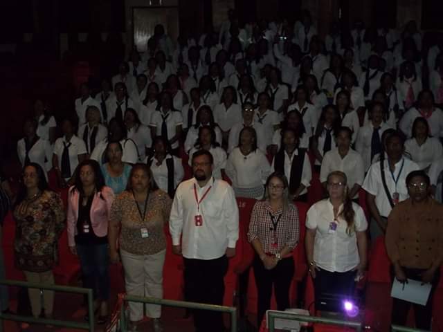 Acto de entrega de diplomas de parte de la Universidad  Nacional del Magisterio “ Samuel Robinson” a 486 madres  y docentes comunitarias en el marco del Diplomado no conducente a grado  “Profesora Beatriz Cortes”. <a href="/NicolasMaduro/">Nicolás Maduro</a> @psuvaristobulo <a href="/EdwinRojasM/">Edwin R</a> <a href="/karsanc/">karenly Sanchez N.</a>