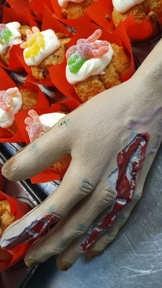 MkfoodB's tweet photo. Carrot Muffins topped with Sweet Cream and Sour Spider. Just one of our Halloween treats this week. #Halloween #Teamelior #EliorFoodie @elioruk https://t.co/kWNONmQqZm