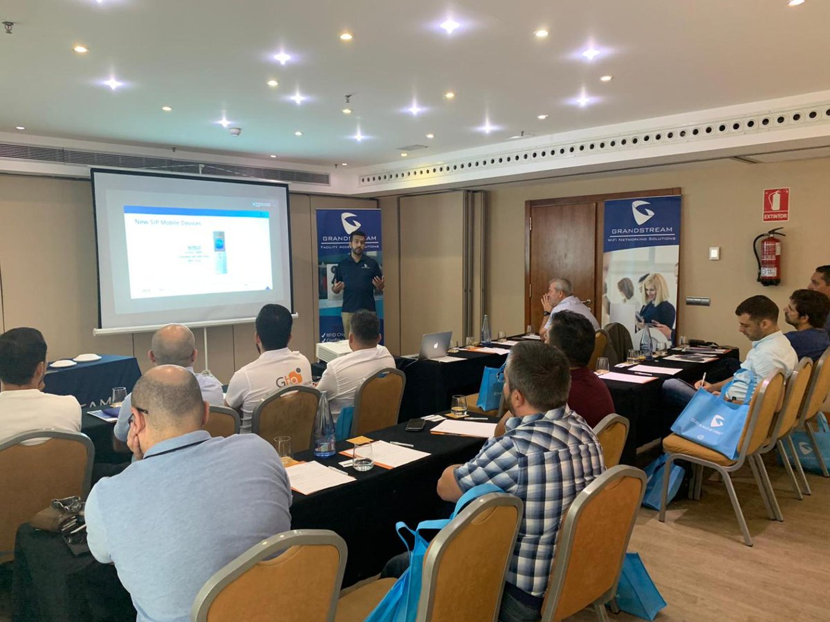 Buena acogida en nuestro #GrandstreamTour2019 #Tenerife > Guillermo Ruiz y  Jacobo Urdiales con todas las novedades en comunicaciones unificadas y #Grandstream

#TelefoníaIP #VoIP #WiFi #Atas #Centralitas #empresas #wisp