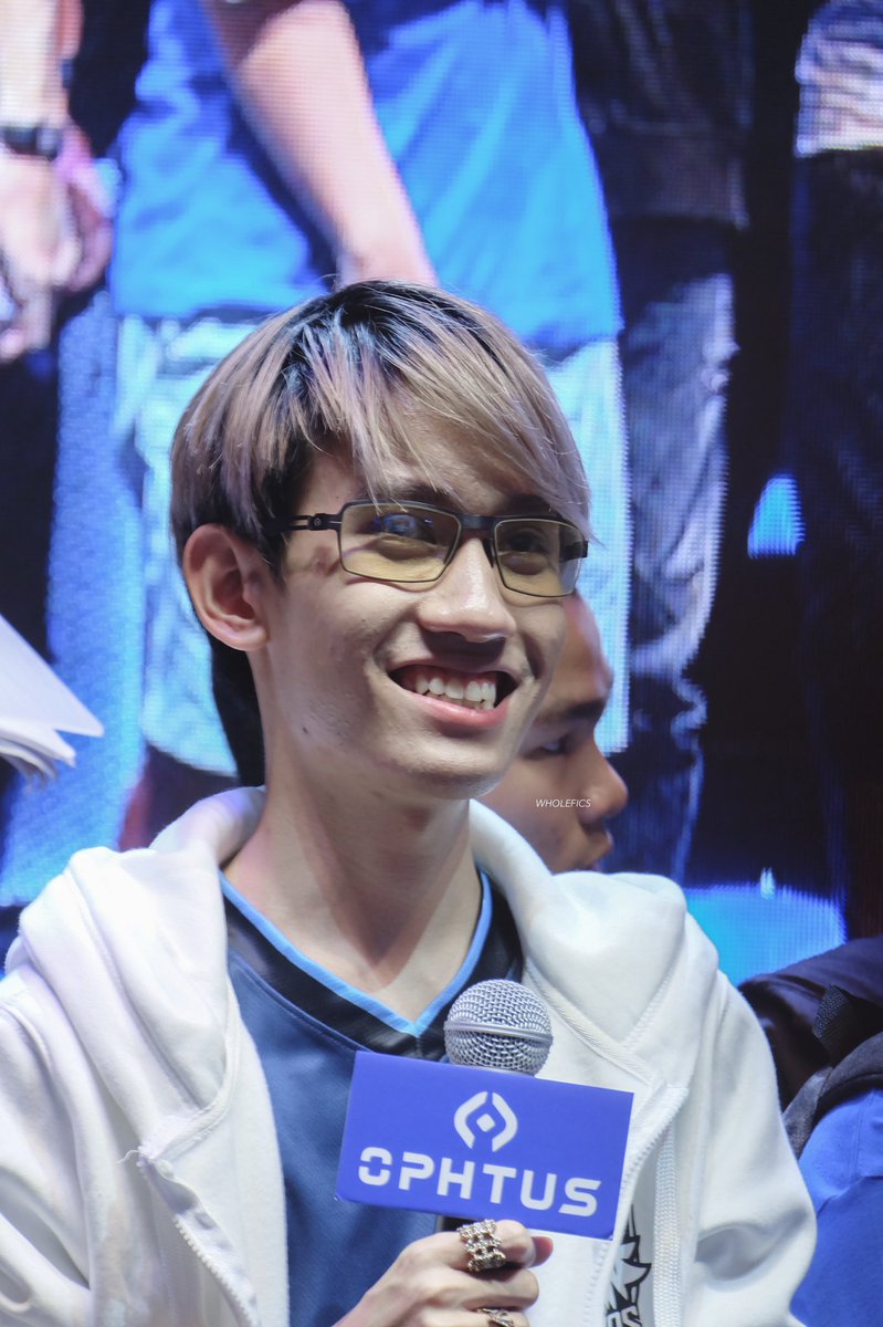 whole__fics's tweet photo. 191027 uwu <3 #กิตงาย #EvosDebut https://t.co/H2CDEa61dl
