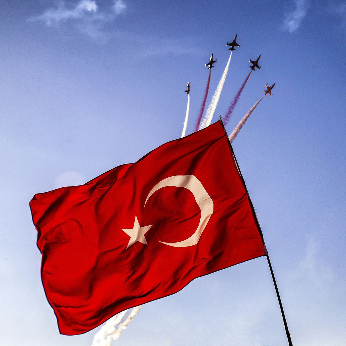 Cumhuriyetimizin 96. kuruluş yıl dönümünü kutluyor, başta Gazi Mustafa Kemal Atatürk olmak üzere tüm kahraman silah arkadaşlarını rahmetle yad ediyoruz. Cumhuriyet Bayramımız kutlu olsun. #29Ekim