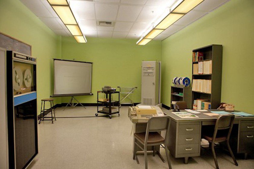 xataka's tweet image. Room 3420: así es la sala en la que hace 50 años nació internet (o más bien su predecesora, ARPANET) xataka.com/p/219245