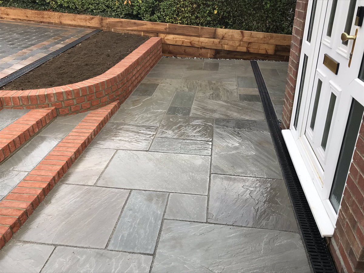 leeharveydesign's tweet photo. @BradstoneUK. @Sarahhennem. complete front garden make over using Woburn rumbled in graphite with autumn border and tramline detail, new retaining wall and steps down to lower level silver grey sandstone. https://t.co/8zvYUd5UeM