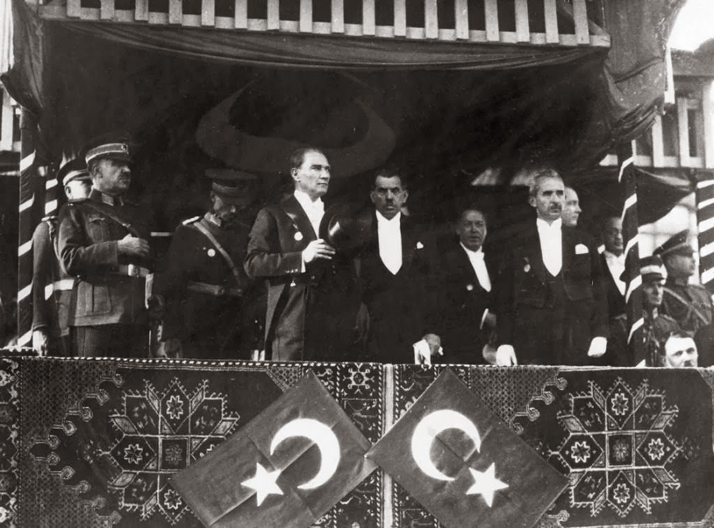 🇹🇷 Cumhuriyetimizin 96. Yılında Mustafa Kemal Atatürk ve silah arkadaşlarını saygıyla anıyoruz. 
29 Ekim Cumhuriyet Bayramımız Kutlu olsun!🎈#29Ekim
