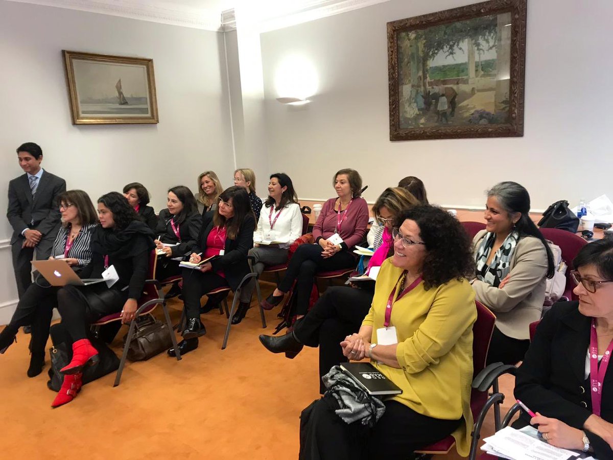 redmad_chile's tweet photo. 🔴 Ahora nuestra delegación #REDMAD se reúne con mujeres latinoamericanas que han alcanzado puestos de liderazgo en @Canning_House en Londres 🇬🇧 Compartiendo experiencias para promover el avance de la mujer. #MisionREDMAD #GenderEquality https://t.co/PmIKxjwkKl